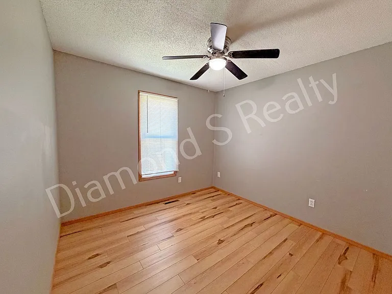 1505 W Rainey Duplex — Photo 18