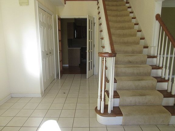 3rd image of 350 Persimmon Dr