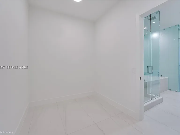 153 N Seabreeze Blvd #4 — Photo 8
