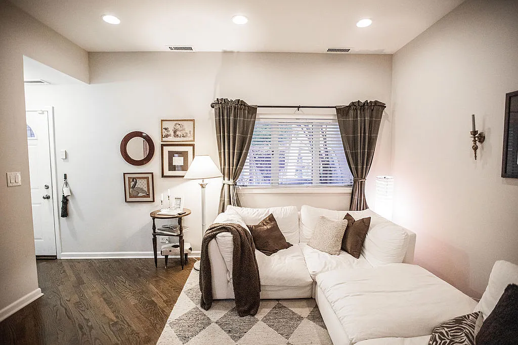 1 bed, 800 sqft, $2,200 — Photo 2