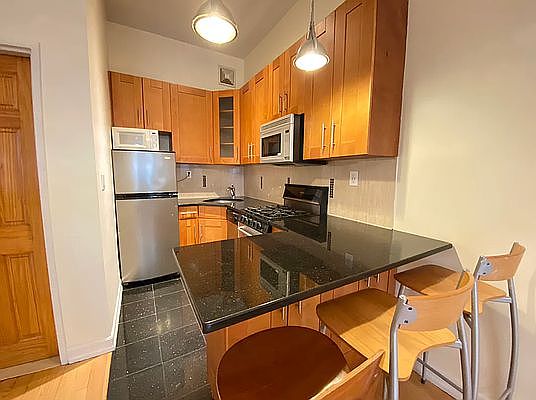 3rd image of 58 W 36th St #2A