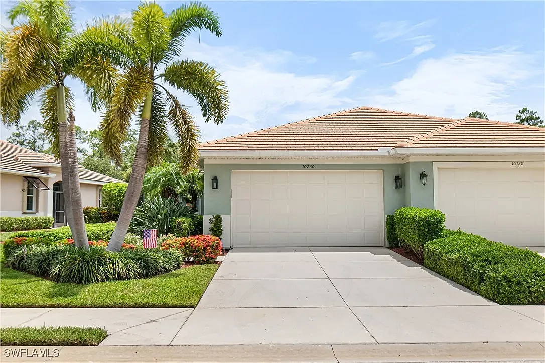 10730 Cetrella Dr — Photo 2