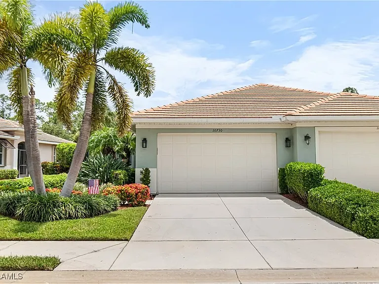 10730 Cetrella Dr — Photo 2
