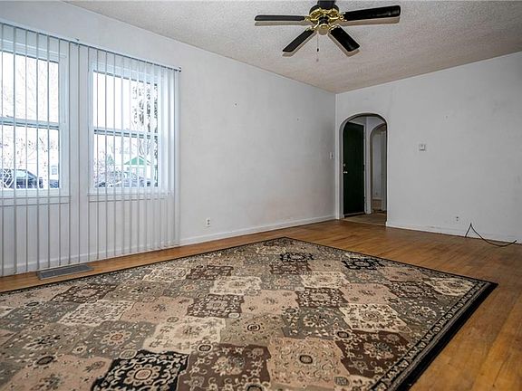 4th image of 1342 Custer Ave