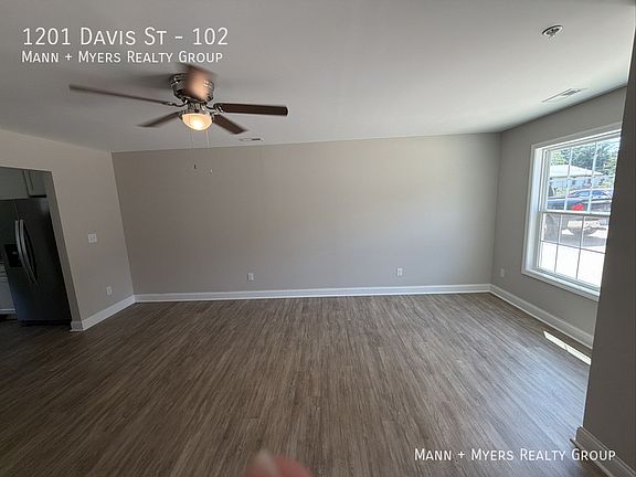 3rd image of 1201 Davis St #102