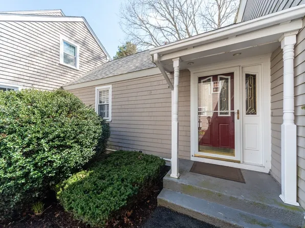 39 Megansett Dr Unit 8, Plymouth, MA 02360