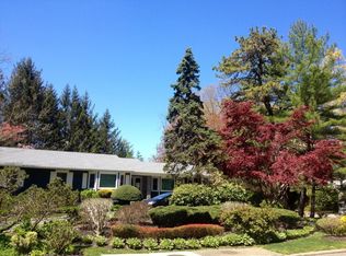37 Threepence Dr, Melville, NY 11747