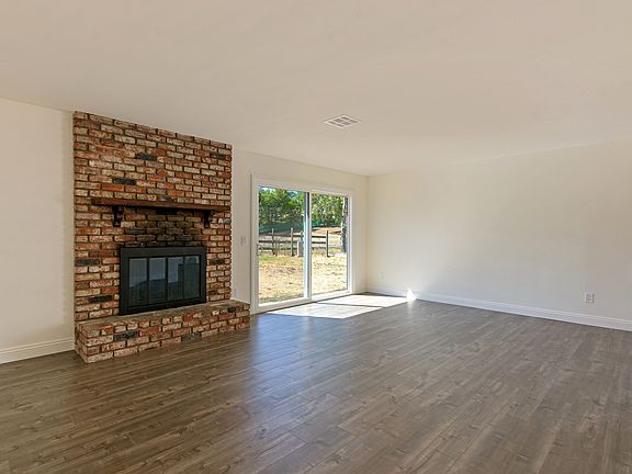 2nd image of 2456 San Diego Ave
