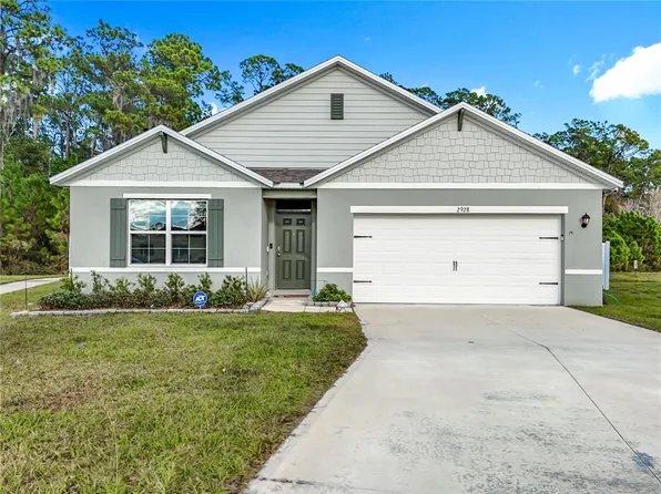 2928 Canary Ln, Tavares, FL 32778