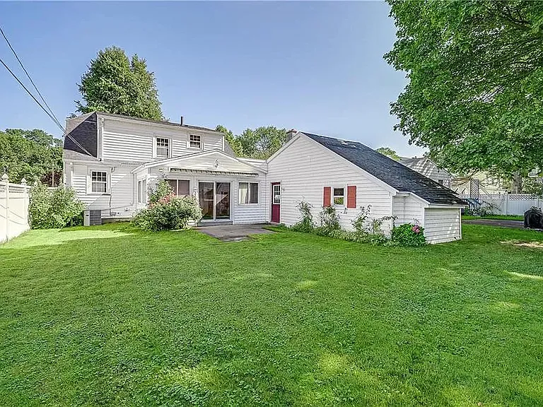 69 Winstead Rd — Photo 24