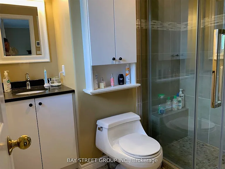 76 Mayfair Dr — Photo 20