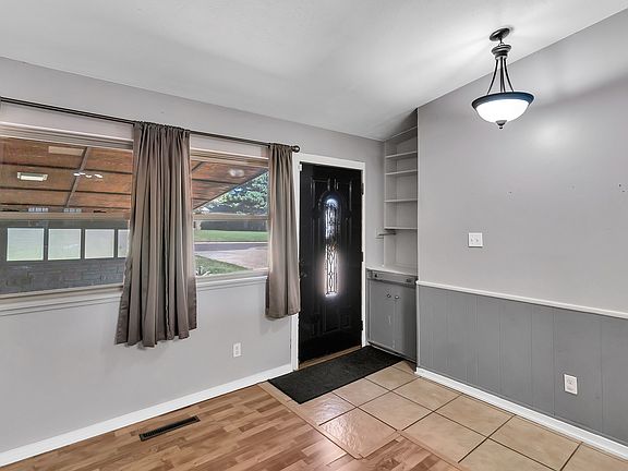 3rd image of 1608 W D Ave