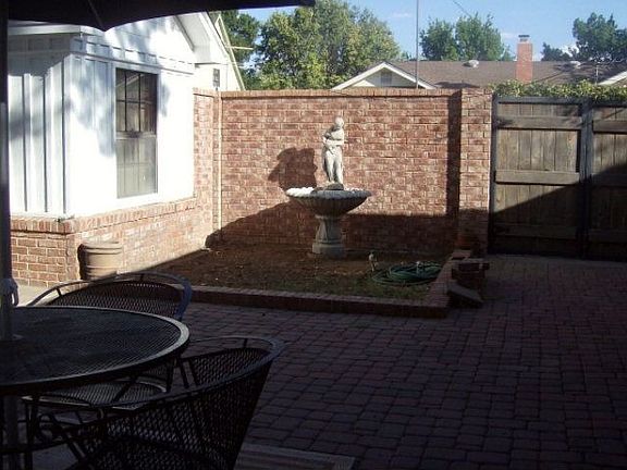 3rd image of 3800 E Everglade Ave
