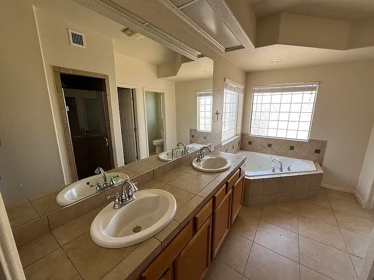 5702 Britain Dr — Photo 7