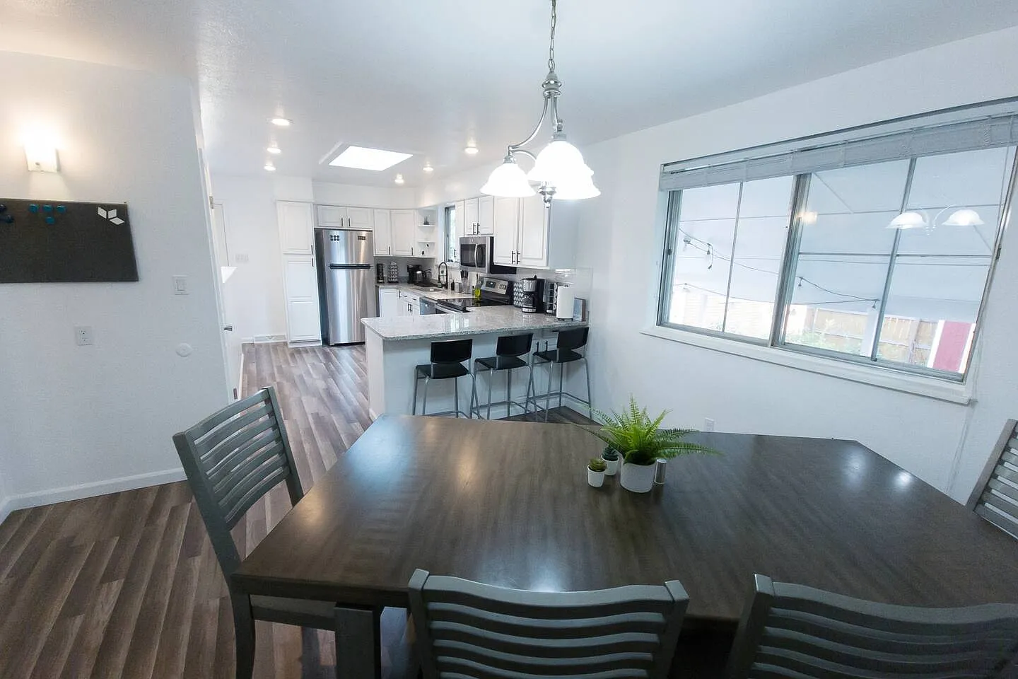 3 bed, 1.5 bath, 1600 sqft, $3,250 — Photo 4