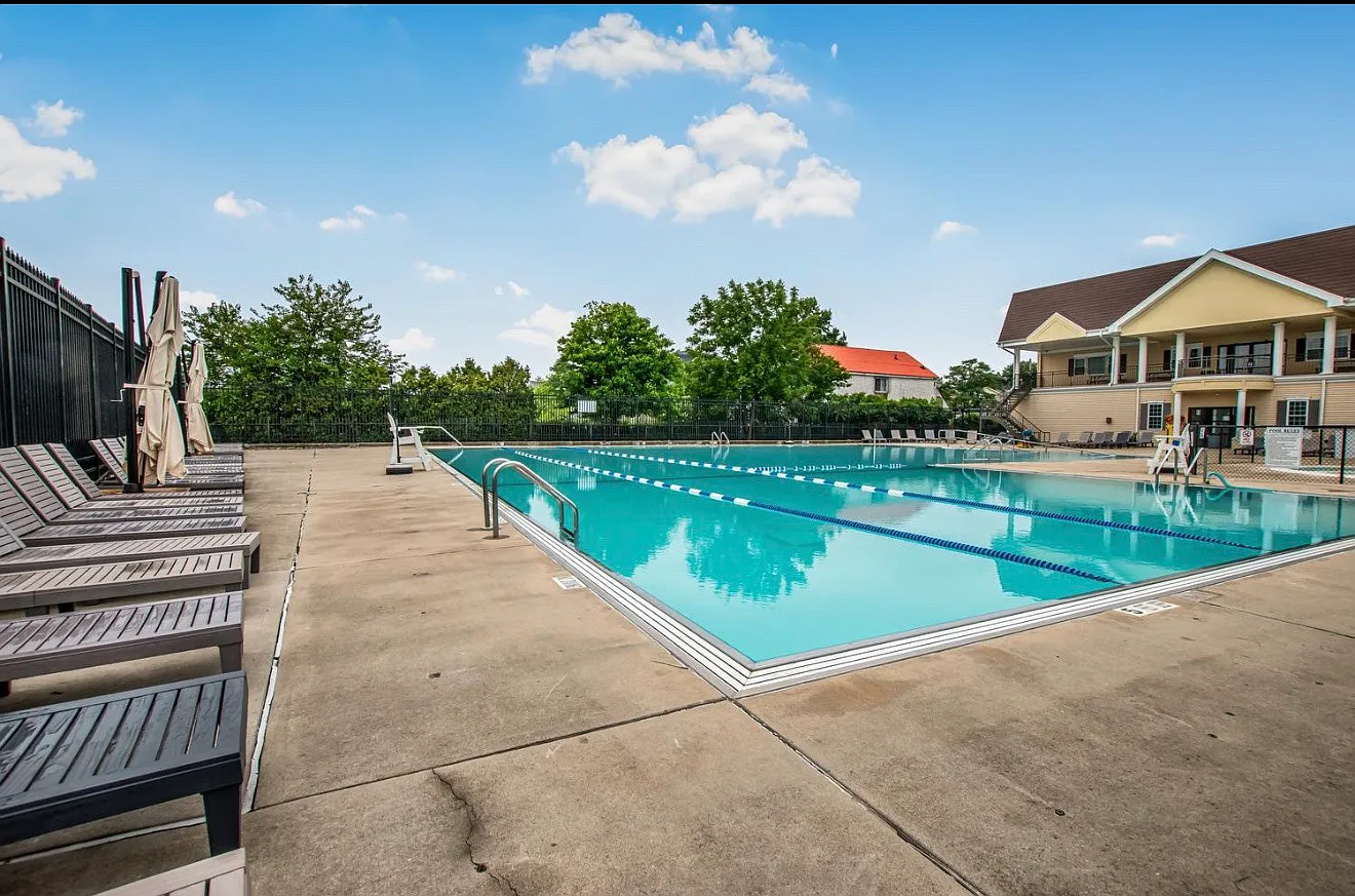 3 bed, 2.5 bath, 1087 sqft, $3,600 — Photo 3