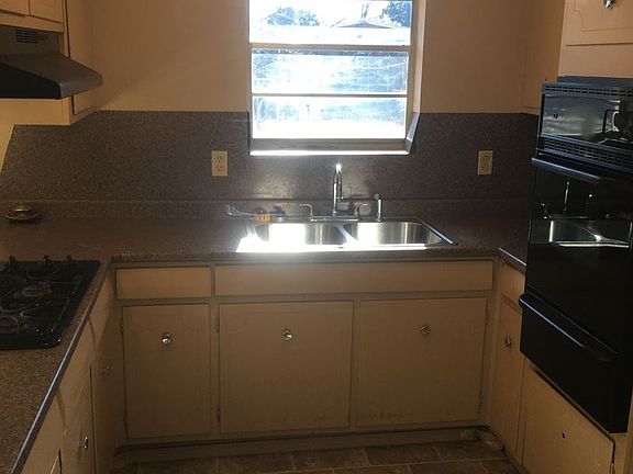 4th image of 1117 Crestmoor Dr