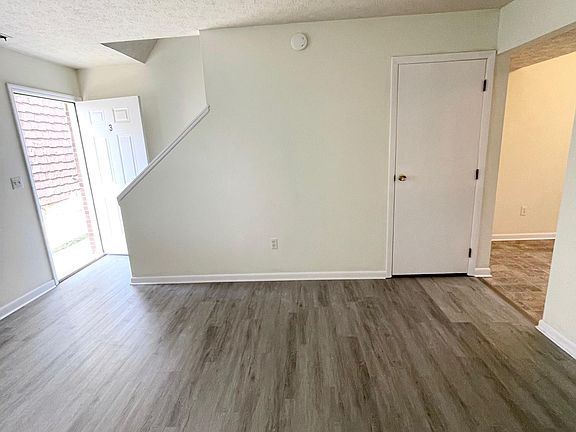 5th image of 135 E Maynard Ave