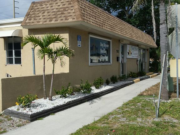 2nd image of 712 E Venice Ave