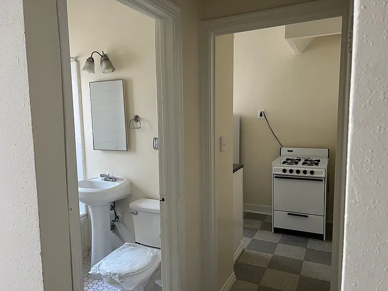422 S Grand View St #A408 — Photo 20