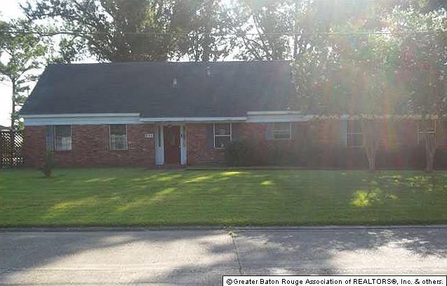 1st image of 532 N Millet Ave