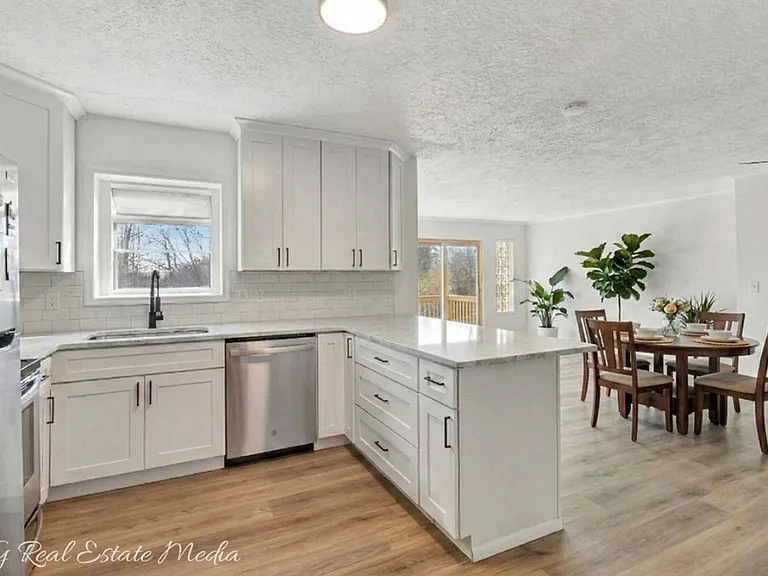 4220 Boudinot Ave — Photo 2