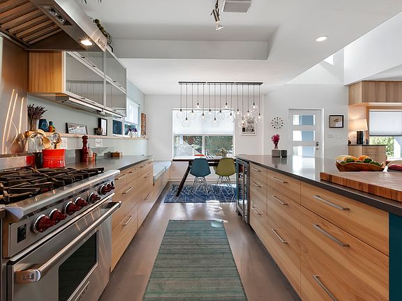 5th image of 410 W Johanna St