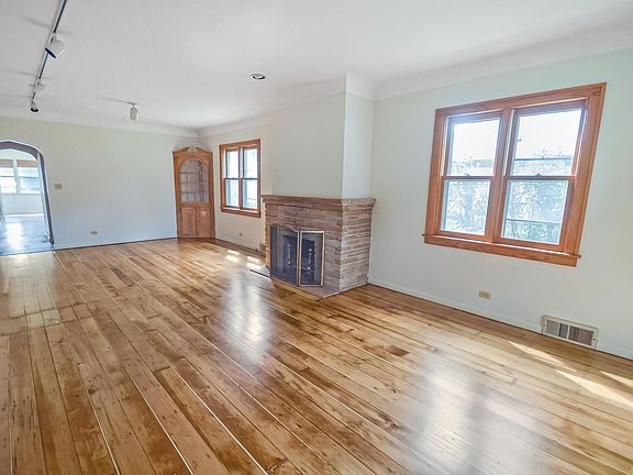 5th image of 1060 Ottawa Ave