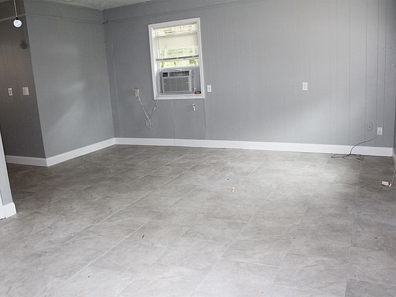 2nd image of 4418 N 40th St