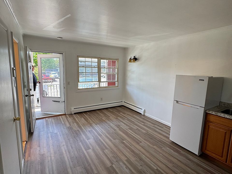 2nd image of 220 Broad St APT E
