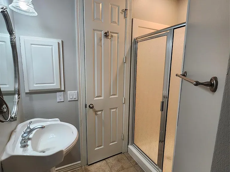 8440 Majestic Lake Ct — Photo 20