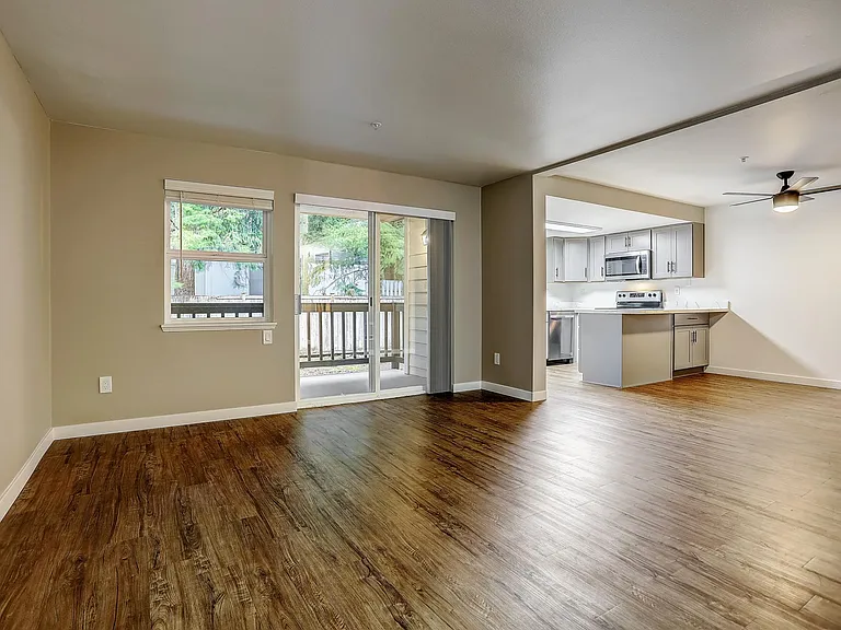 Sunset Highlands Apartments — Photo 15