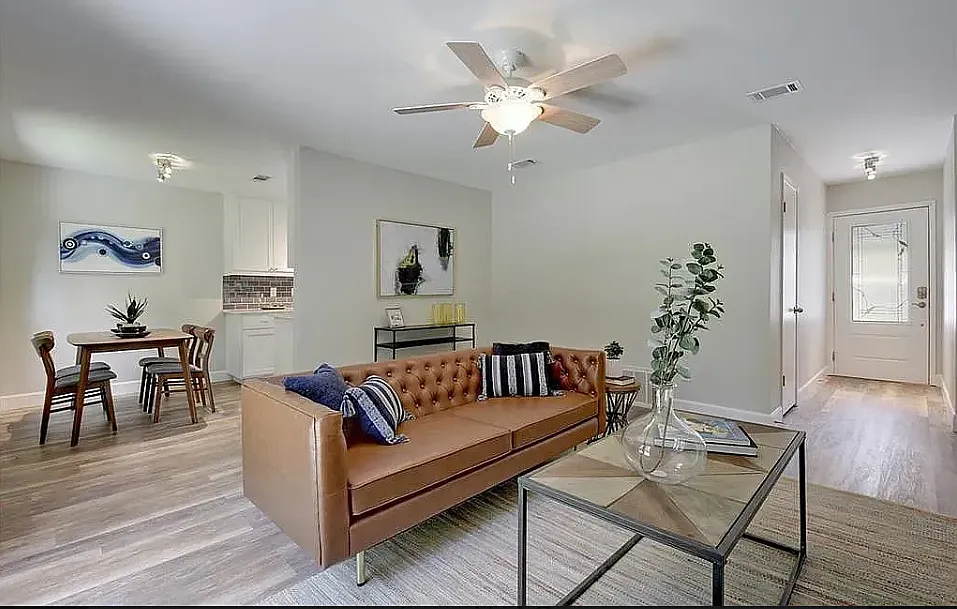 3 bed, 1201 sqft, $2,800 — Photo 4