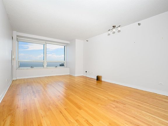 5th image of 512 N McClurg Ct APT 5706