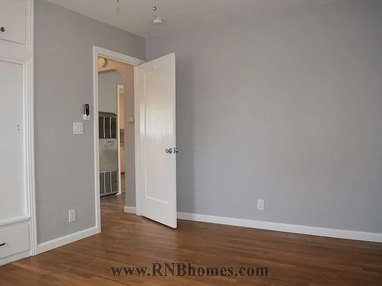440 Lampasas Ave — Photo 7