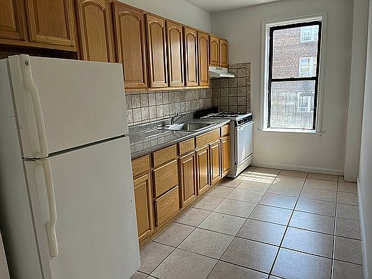 1st image of 614 W 204th St #5E