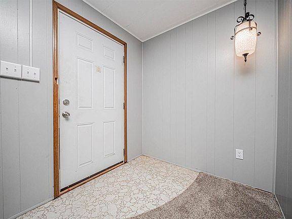 2nd image of 522 W 2nd St