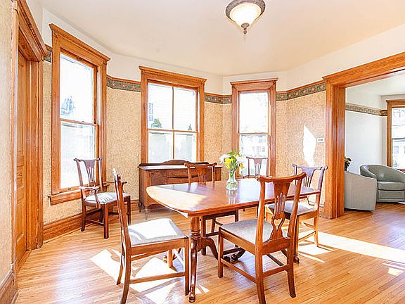 5th image of 105 S Kensington Ave