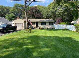 9 Fisk Rd, Holtsville, NY 11742