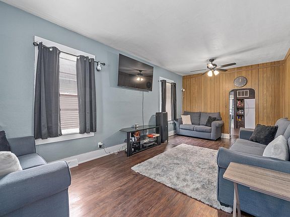 5th image of 429 W 5th St