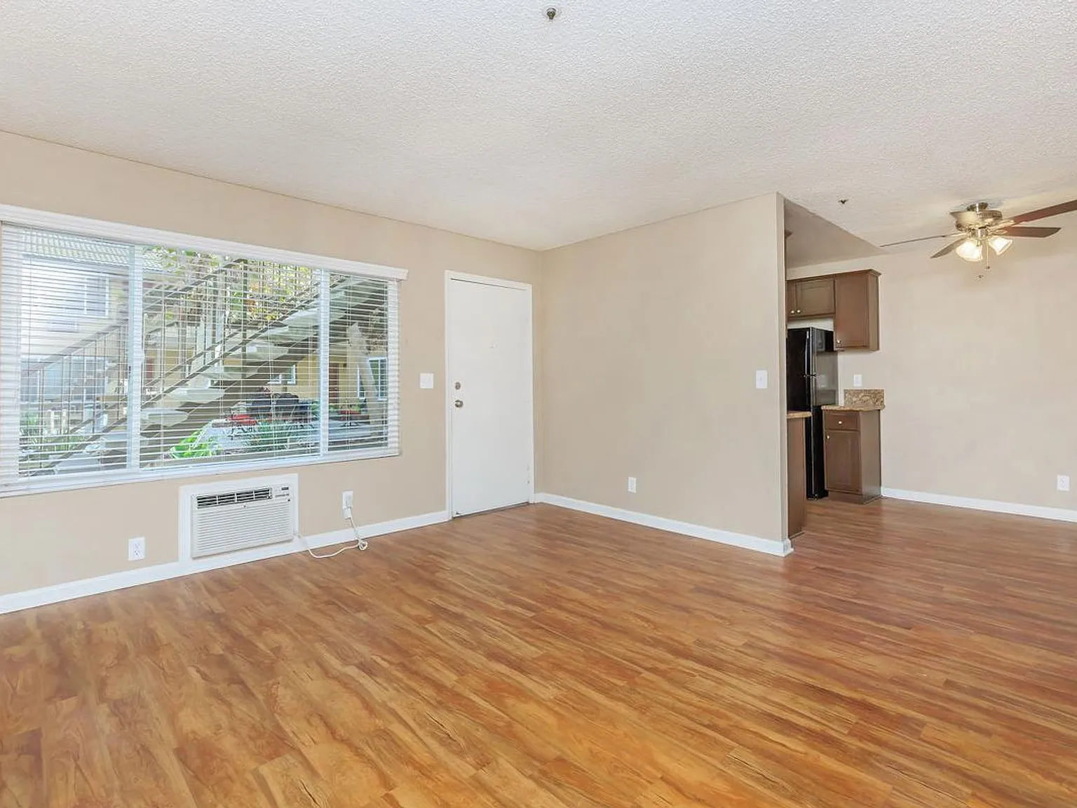 Newport Gardens Apartments — Photo 3