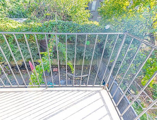 5th image of 970 Myrtle Ave APT 3