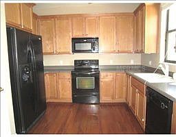 4th image of 286 Monterey St