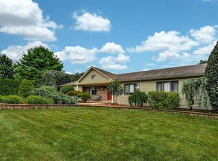 53 Stonehurst Ln, Dix Hills, NY 11746