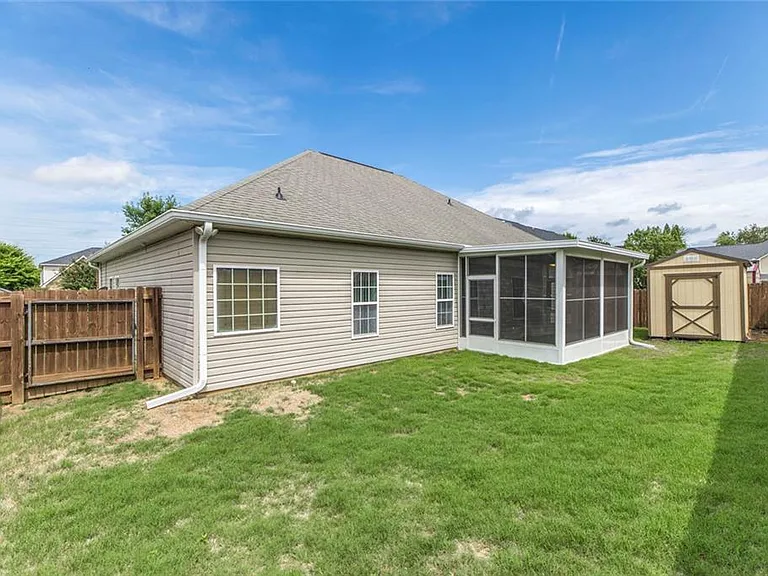 104 Bryce Dr — Photo 29