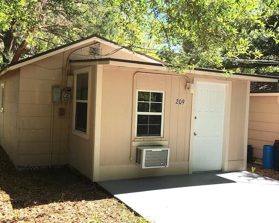 1st image of 209 Strawberry Ln