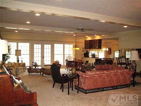 4th image of 745 Northshore Dr