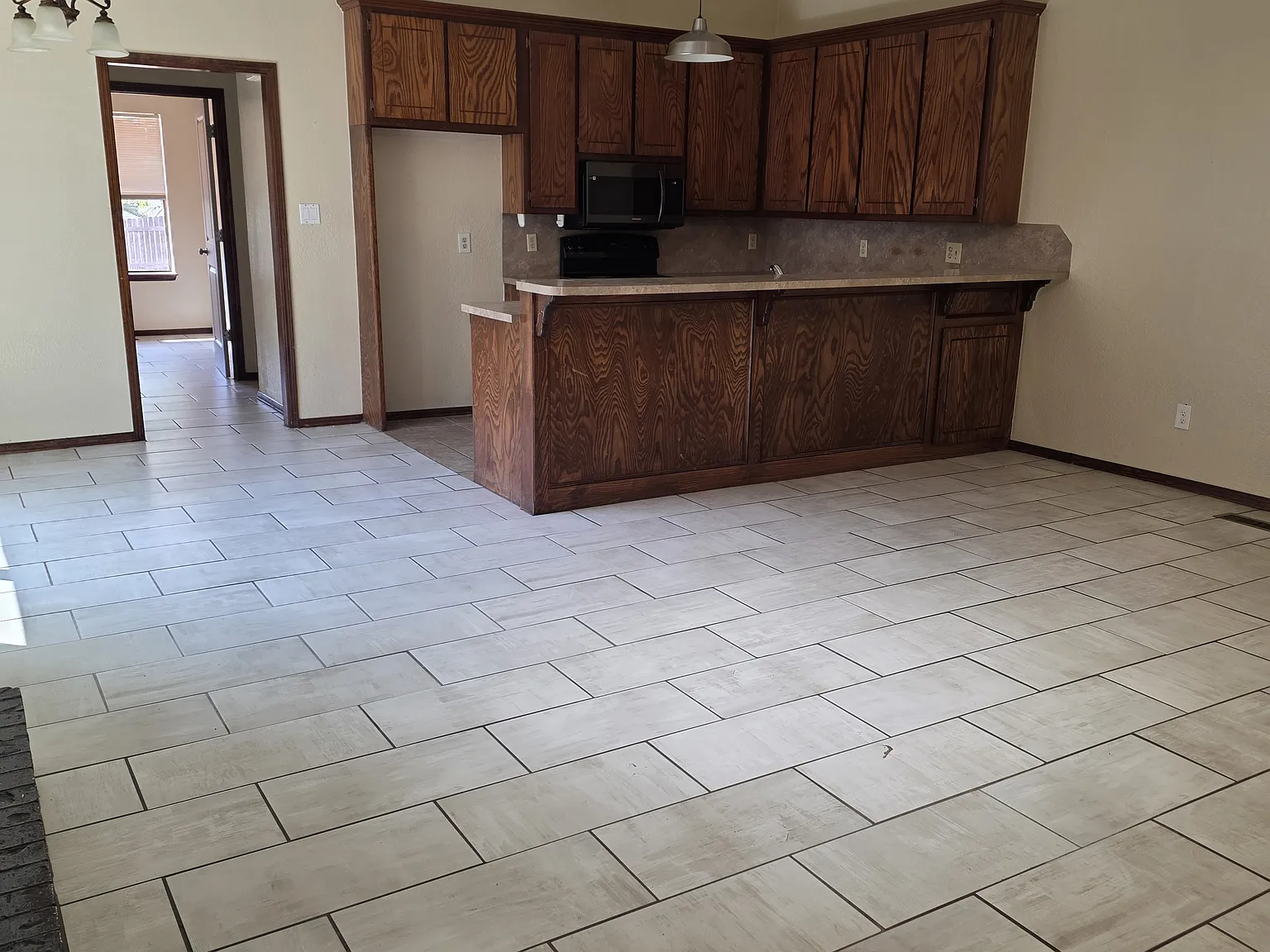 3 bed, 1100 sqft, $1,250 — Photo 2