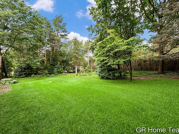 2nd image of 1059 Greenwood Frst SE