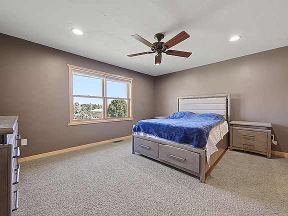 4th image of 751 S 12th St